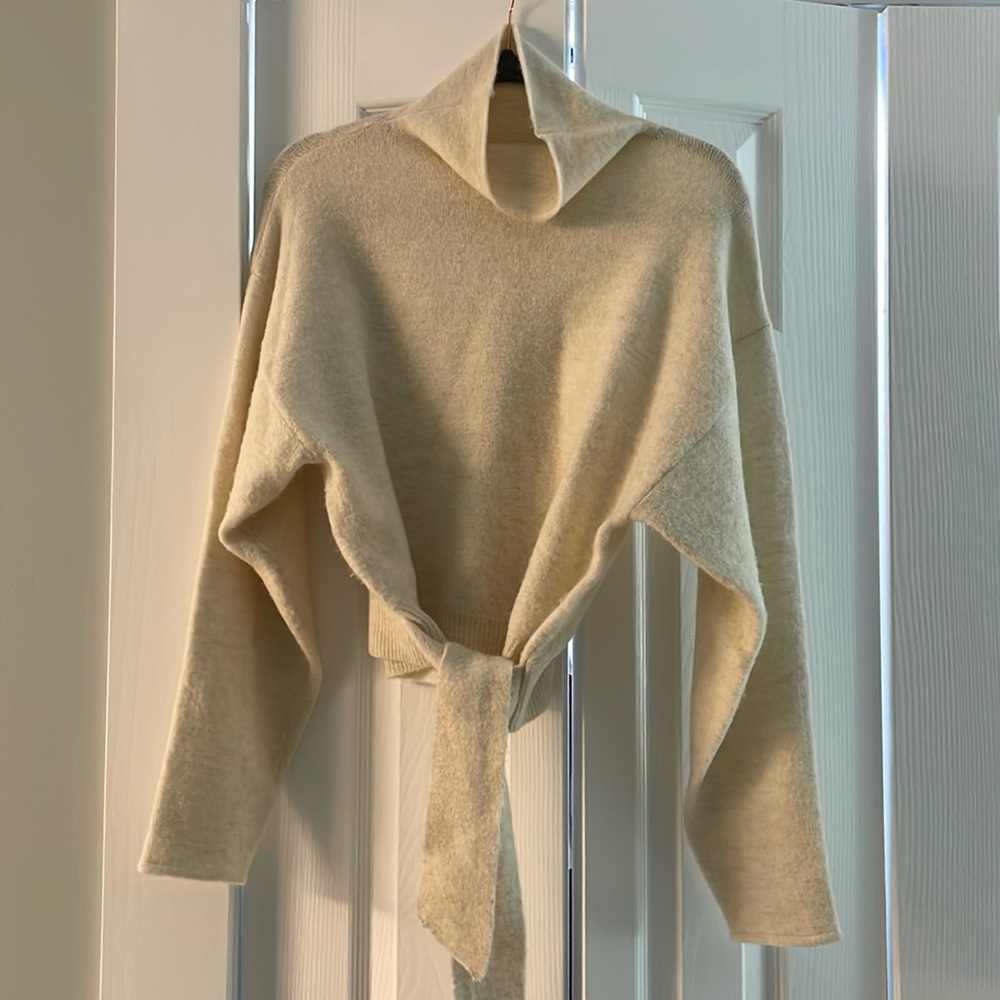 Aritzia Wilfred Turtleneck Sweater Cream tie waist Size Medium